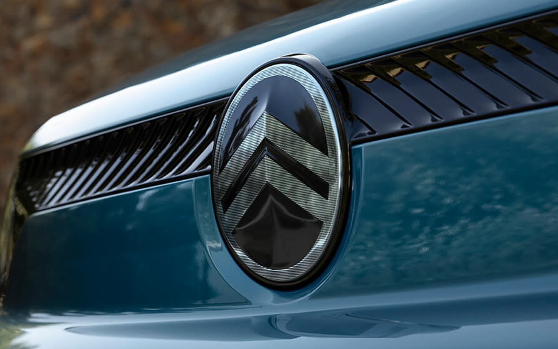 新世代ブランドロゴを採用