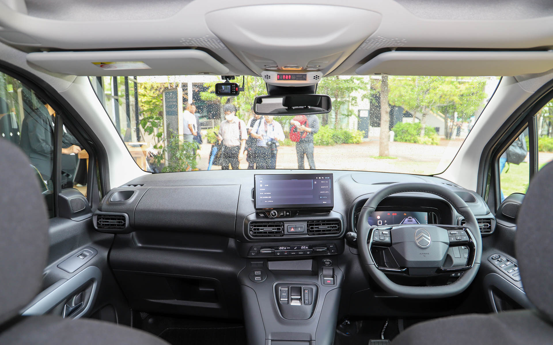 新型ベルランゴのインパネ