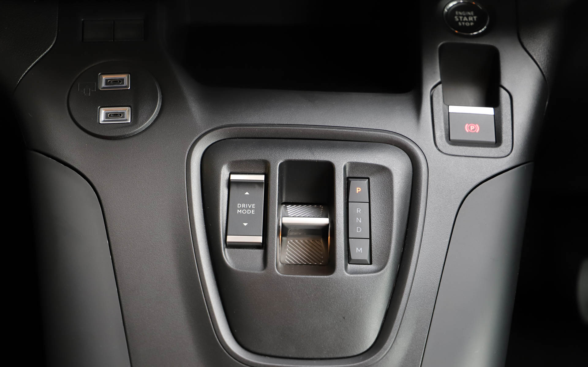 シフトはダイヤル式からトグル式に変更