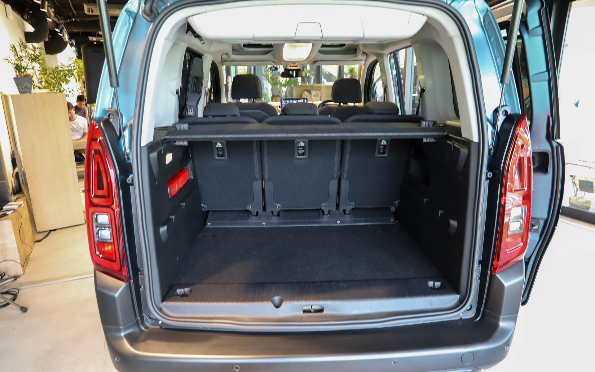 新型ベルランゴ マックスのラゲッジ