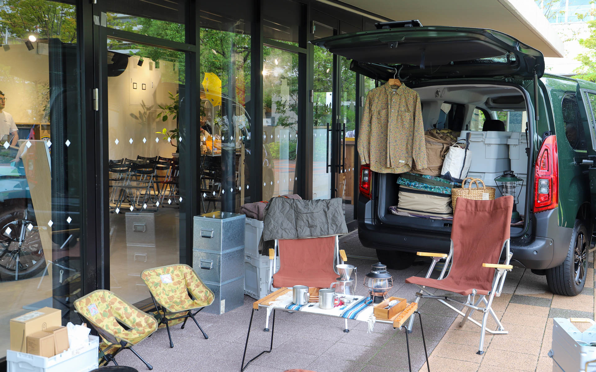 新型ベルランゴ ロング マックスは荷物を満載して展示