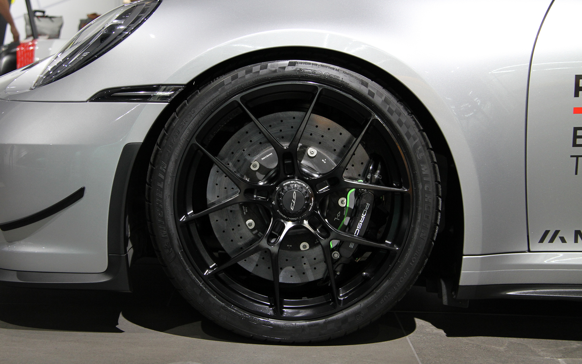 「ポルシェマンタイパフォーマンスキット」のパーツ群