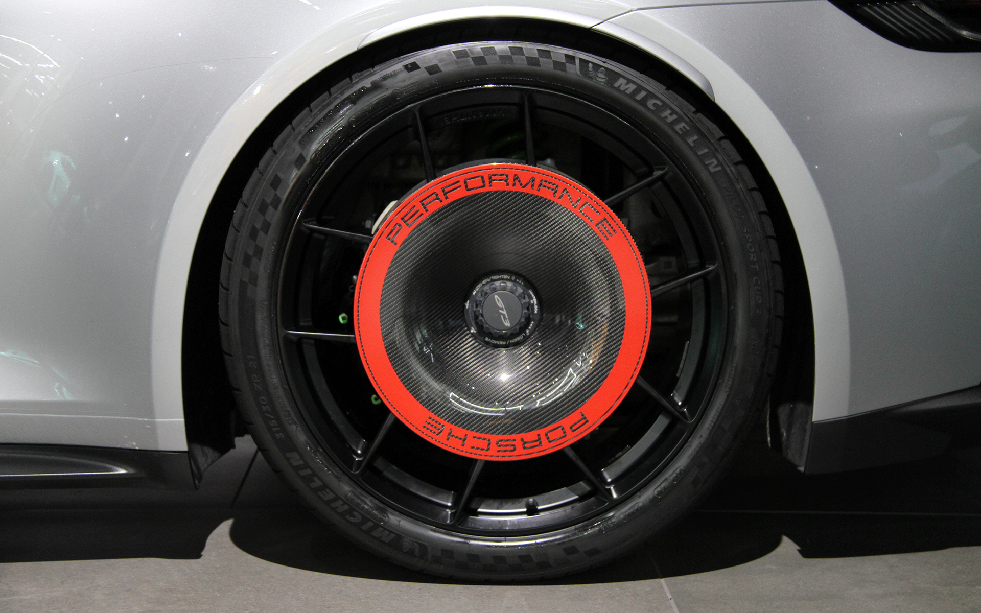 「ポルシェマンタイパフォーマンスキット」のパーツ群