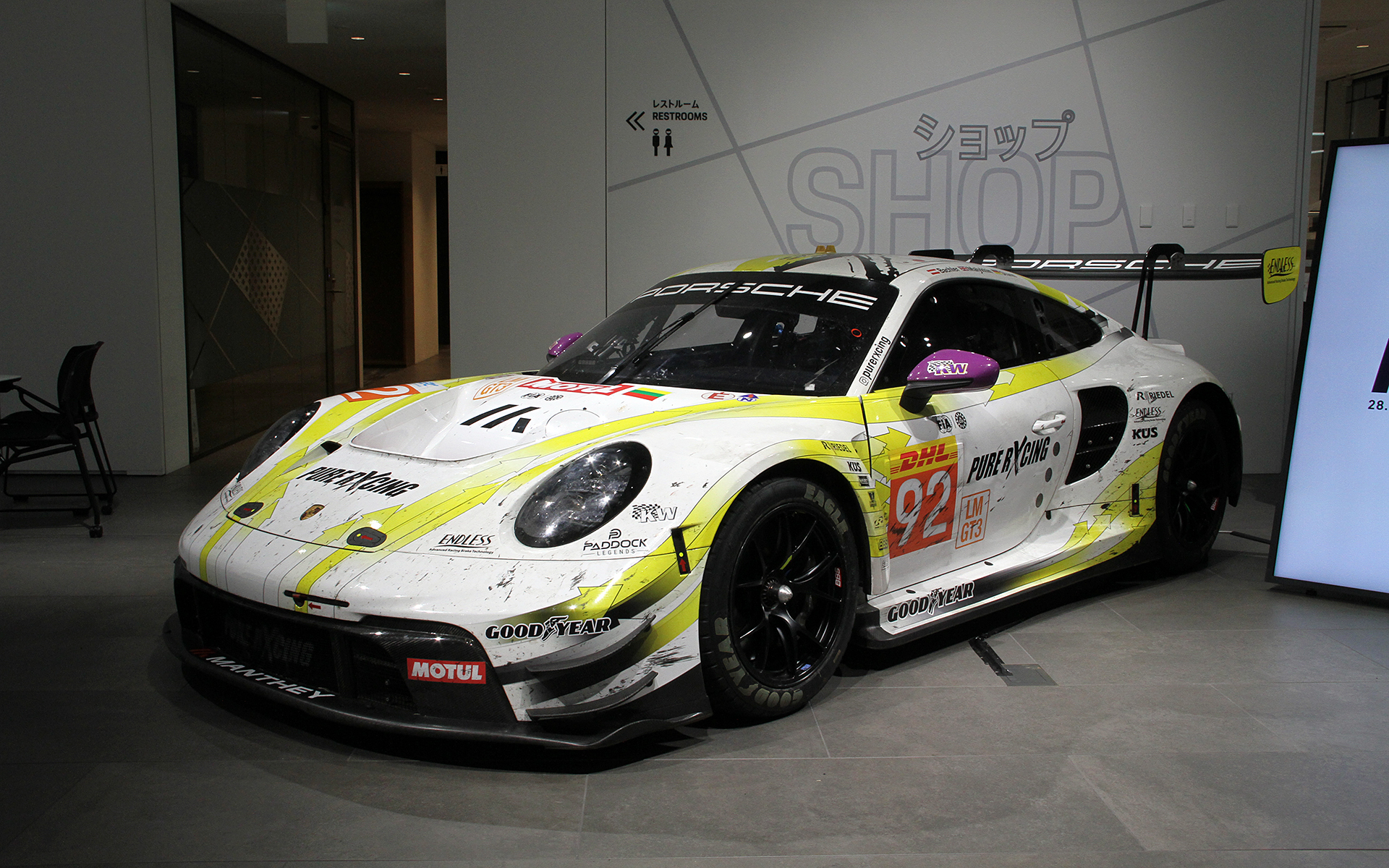 10月4日にポルシェ・エクスペリエンスセンター東京で開かれた「ポルシェマンタイパフォーマンスキット」の説明会では、FIA世界耐久選手権に参戦するマンタイ・ピュアレクシングの911 GT3 R（92号車）も展示された
