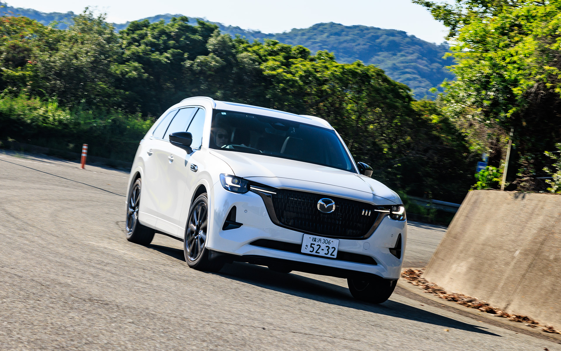 試乗は徳島空港～神戸市街までの往復。高速道路やワインディング、市街地までさまざまな路面を走った