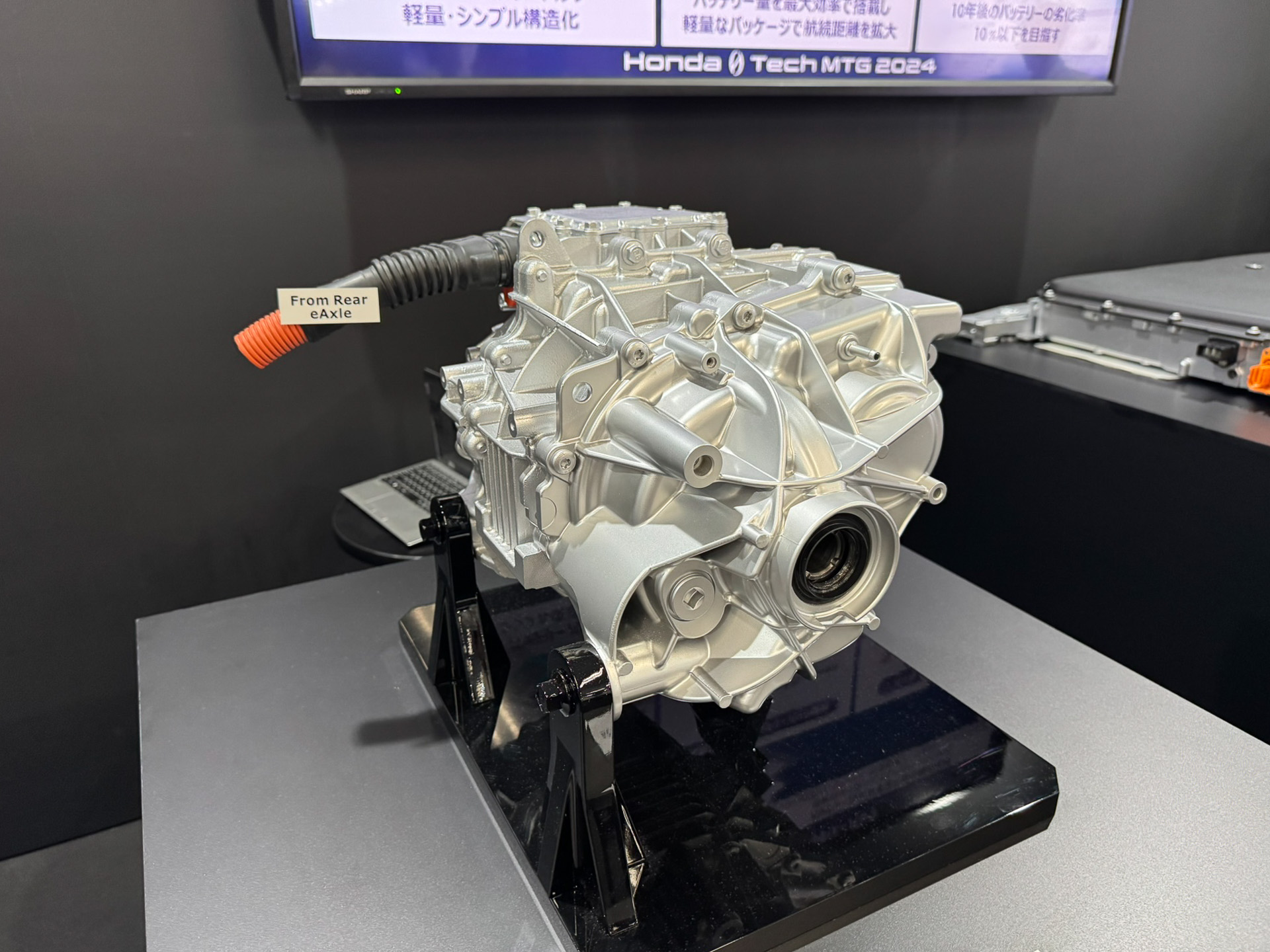 50kWサブeアクスル。インバータ部がないためコンパクト