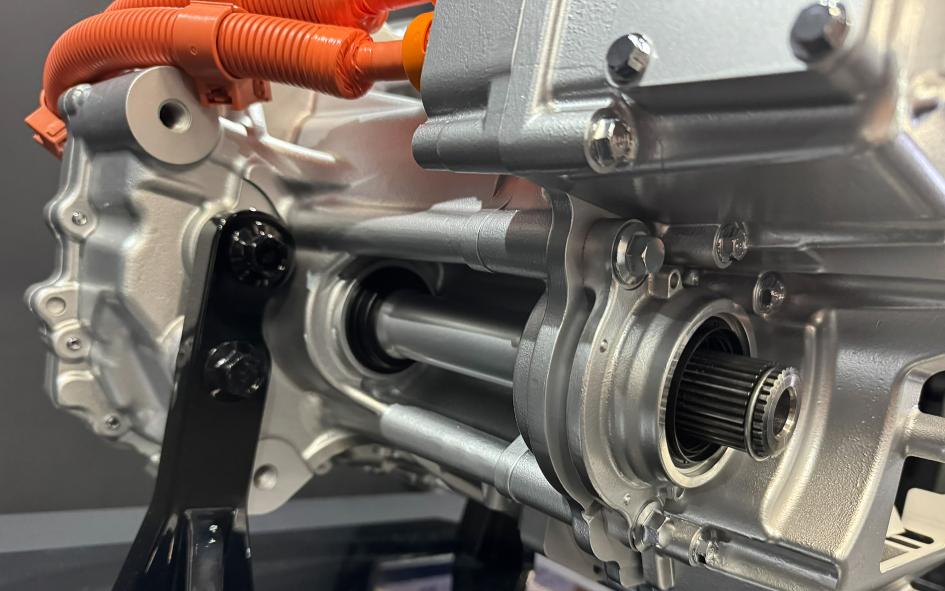 180kWメインeアクスルの車軸まわり