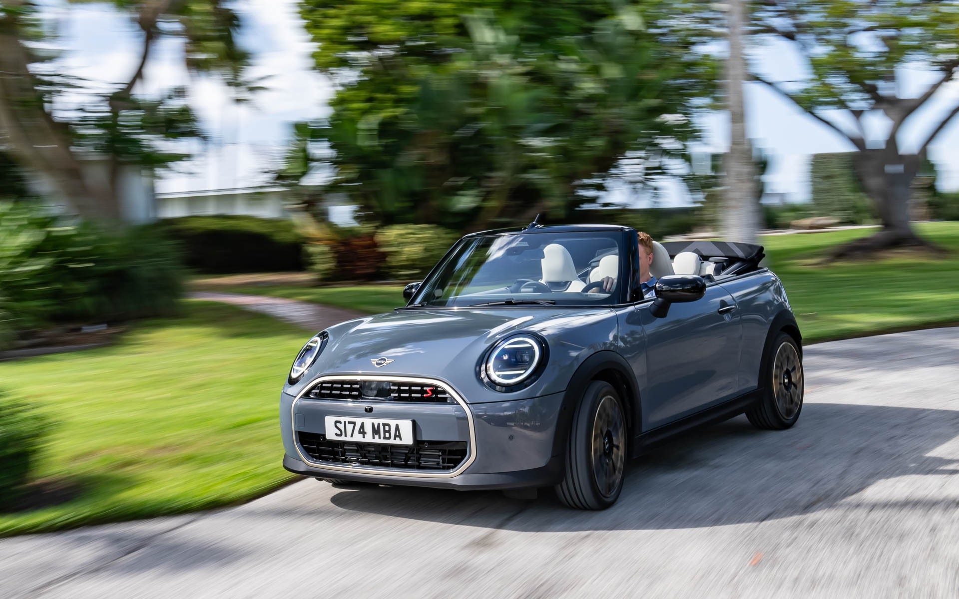 新型「MINI クーパー コンバーチブル」