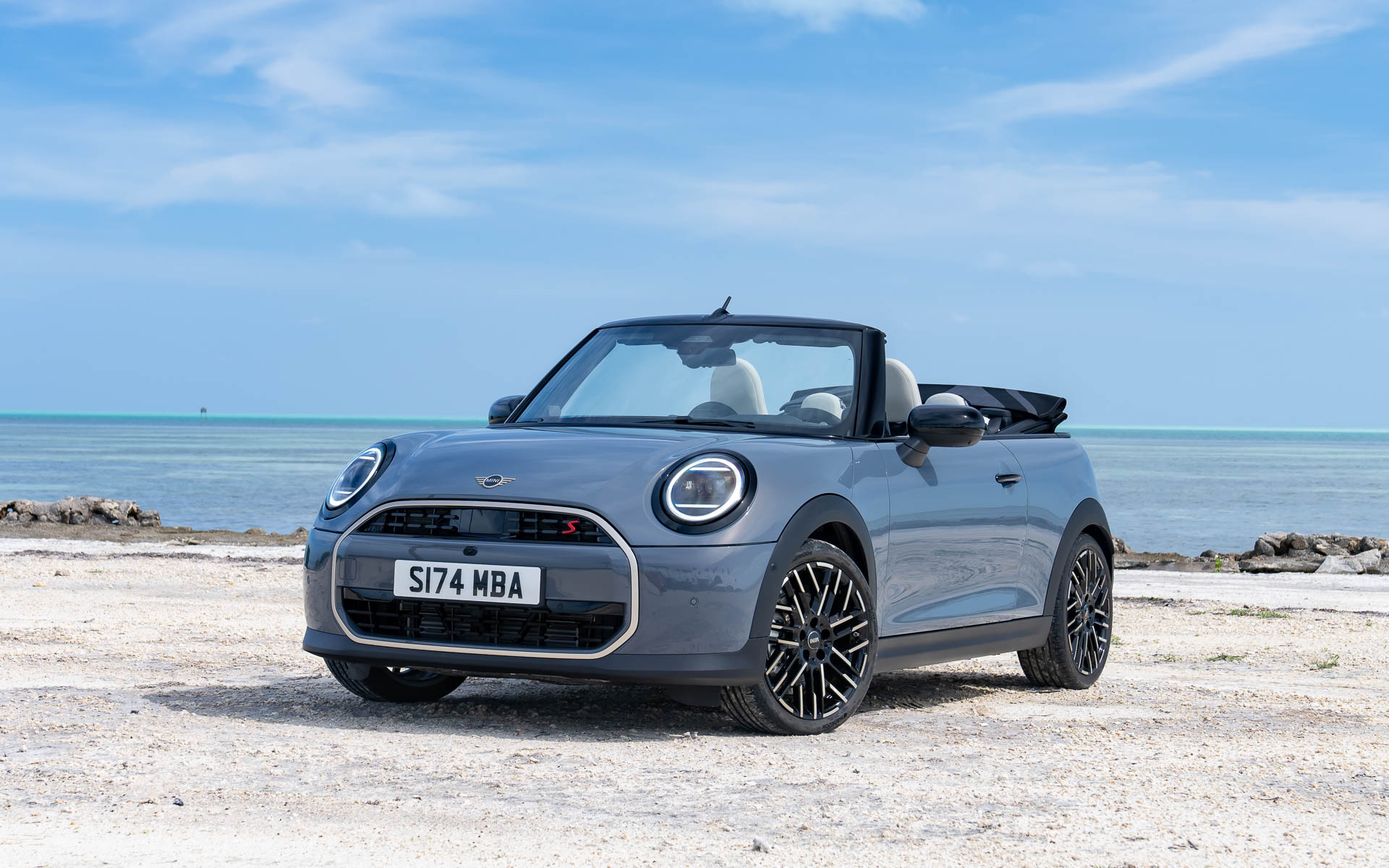 新型MINI クーパー コンバーチブル