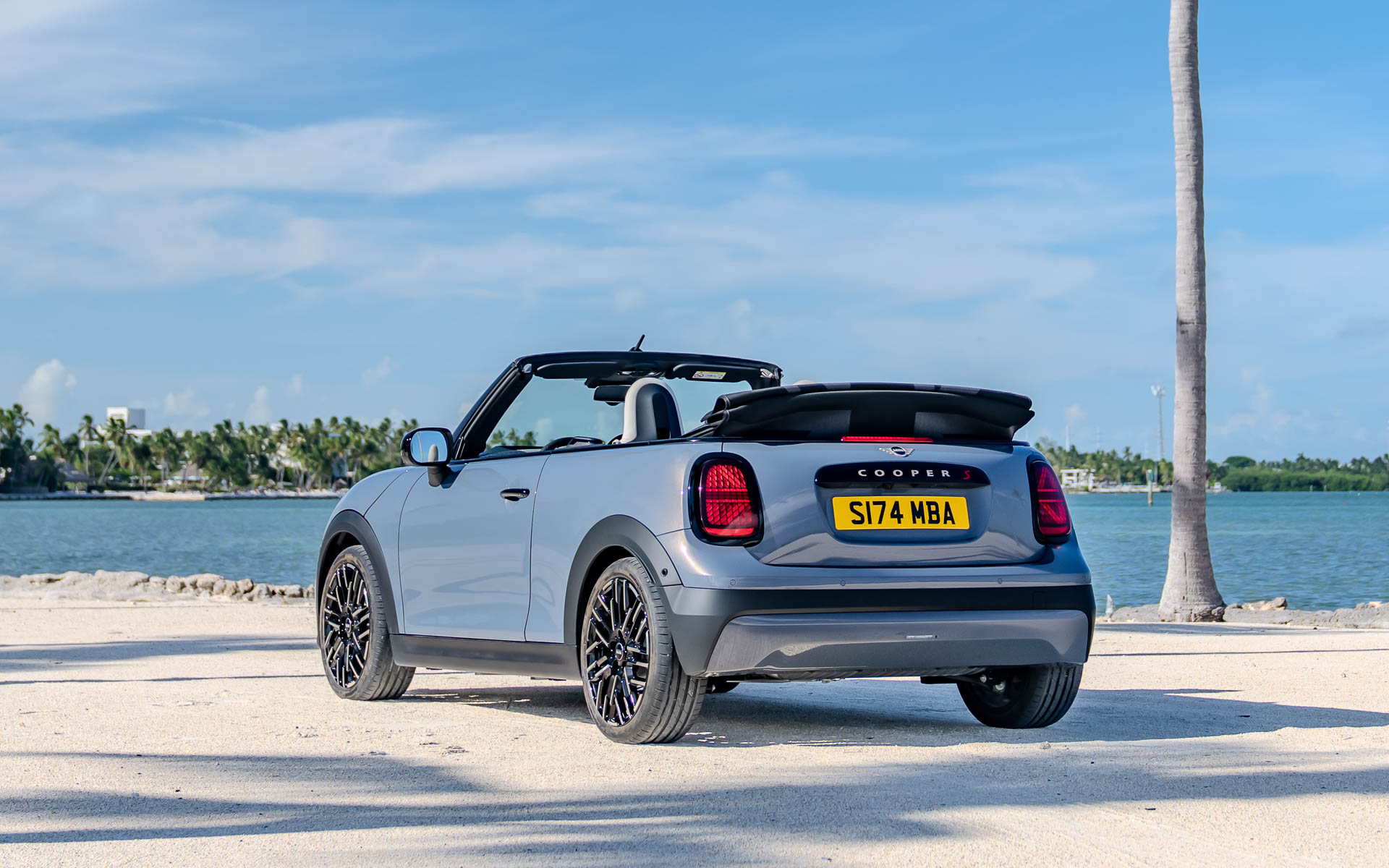 新型MINI クーパー コンバーチブル