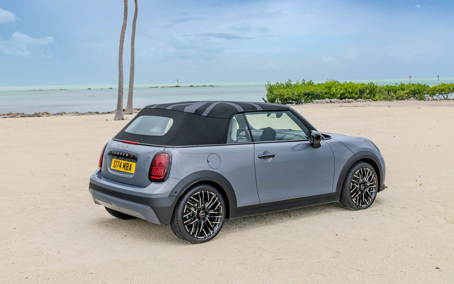 新型MINI クーパー コンバーチブル