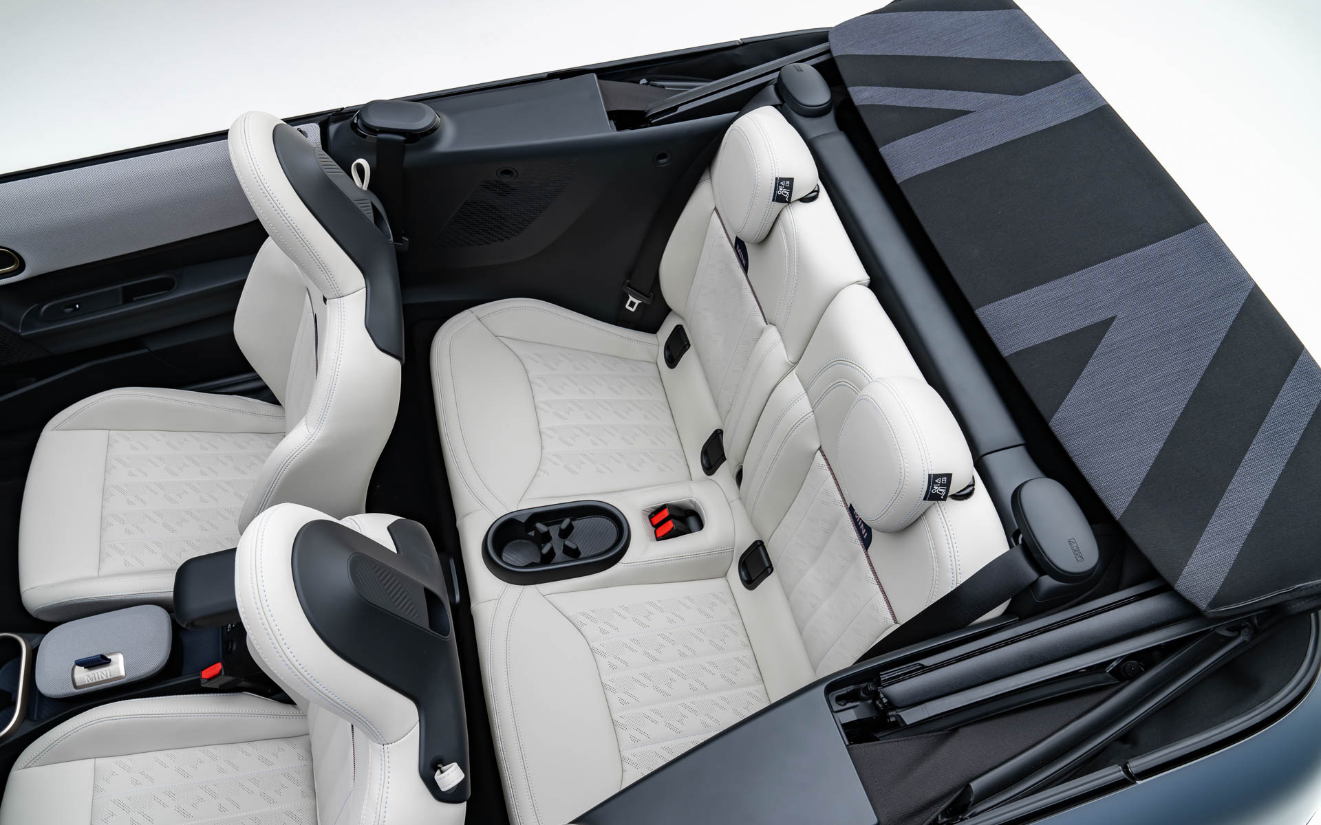 新型MINI クーパー コンバーチブルのシート