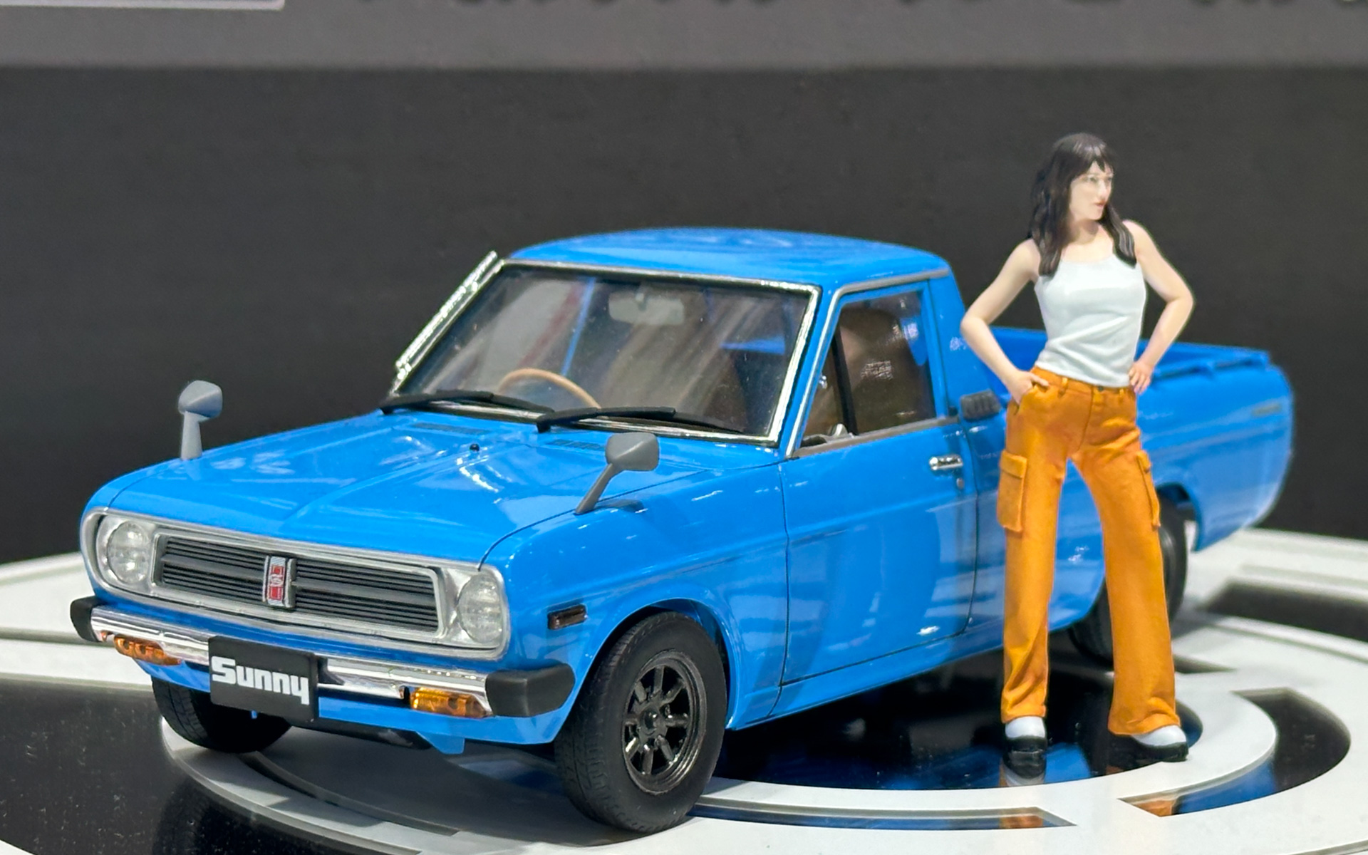 ダットサン サニートラック ロングボデー デラックス w/ガールズフィギュア