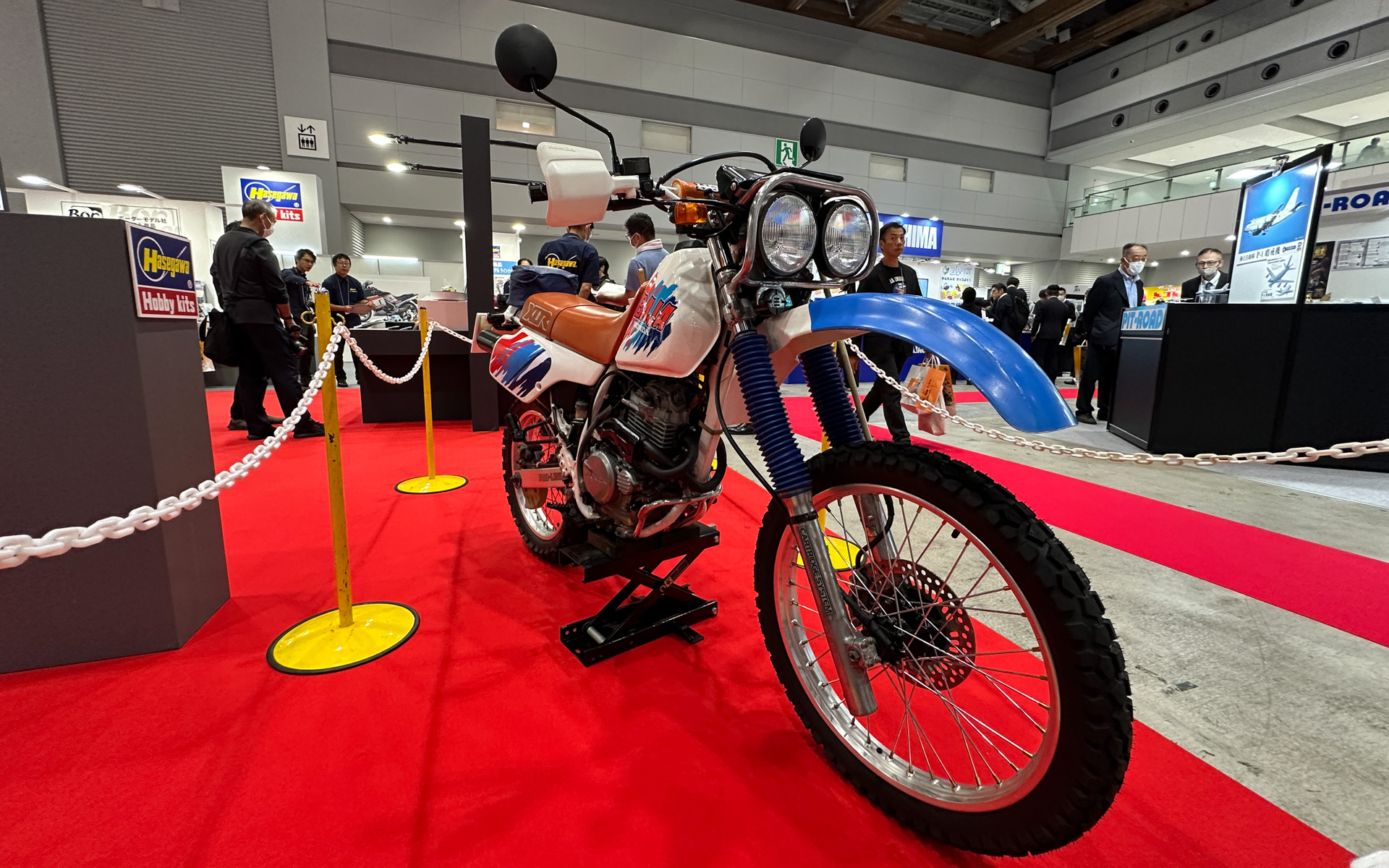 実車のホンダ XLR BAJA