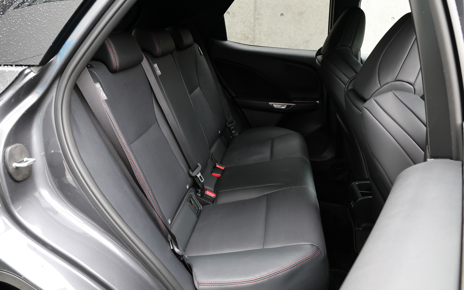 SUVのため、同じ心臓部のGRヤリスより格段に優れた後席