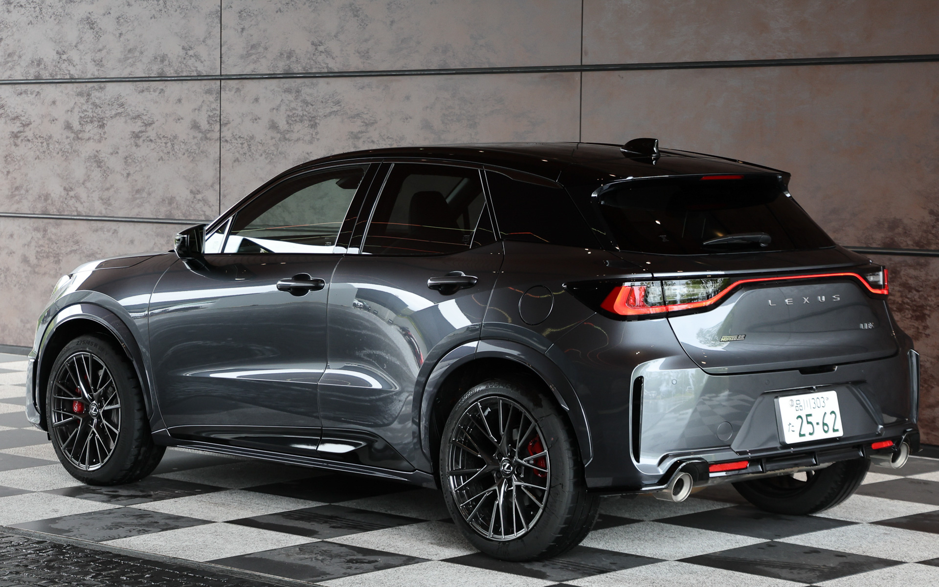 本格的なスポーツカーの心臓部を持つSUVになる