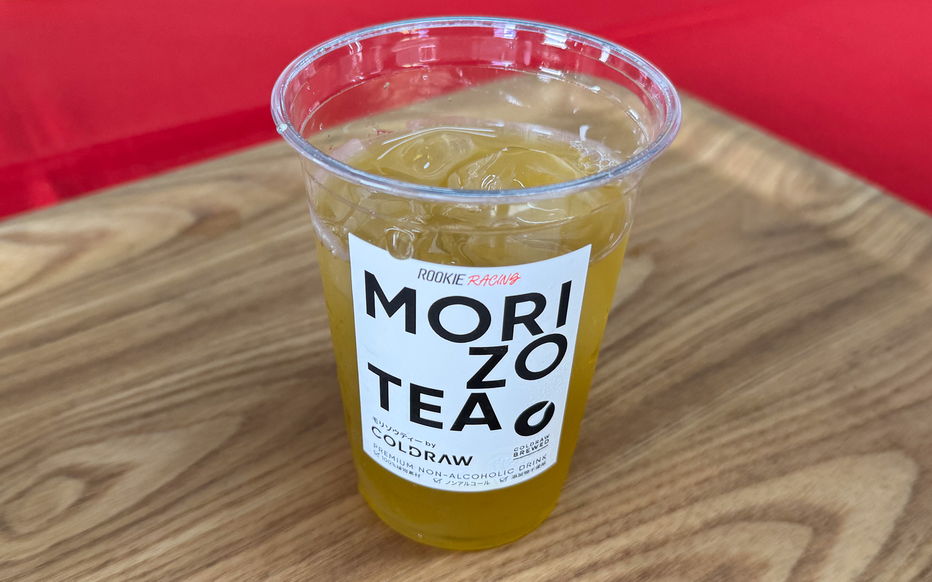 深い味と香りが特長のモリゾウティー。12種類の茶葉や素材がブレンドされ、減圧抽出法で作られている