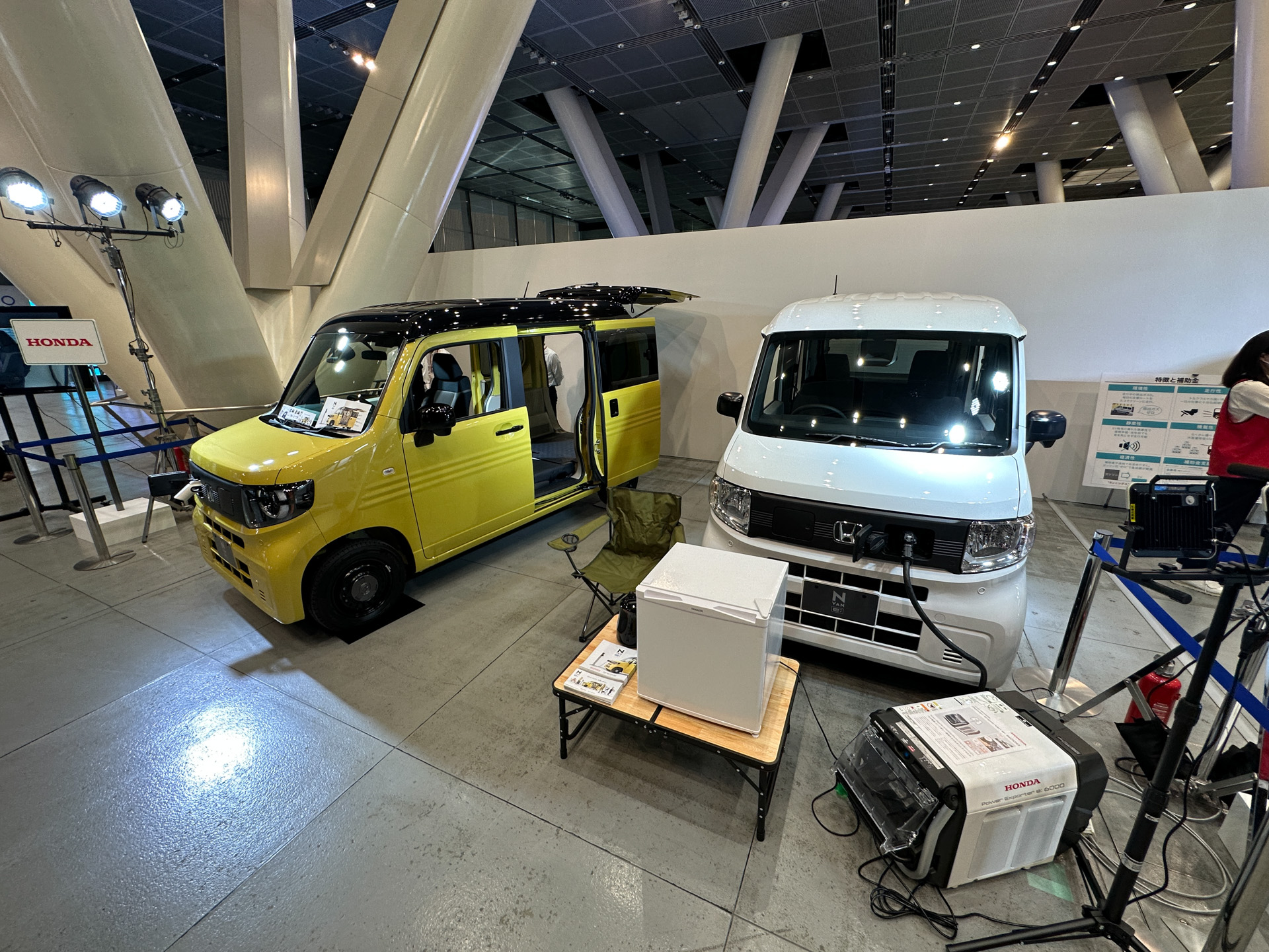 ホンダは軽EV「N-VAN e：」と車両の給電システムの活用例を示した
