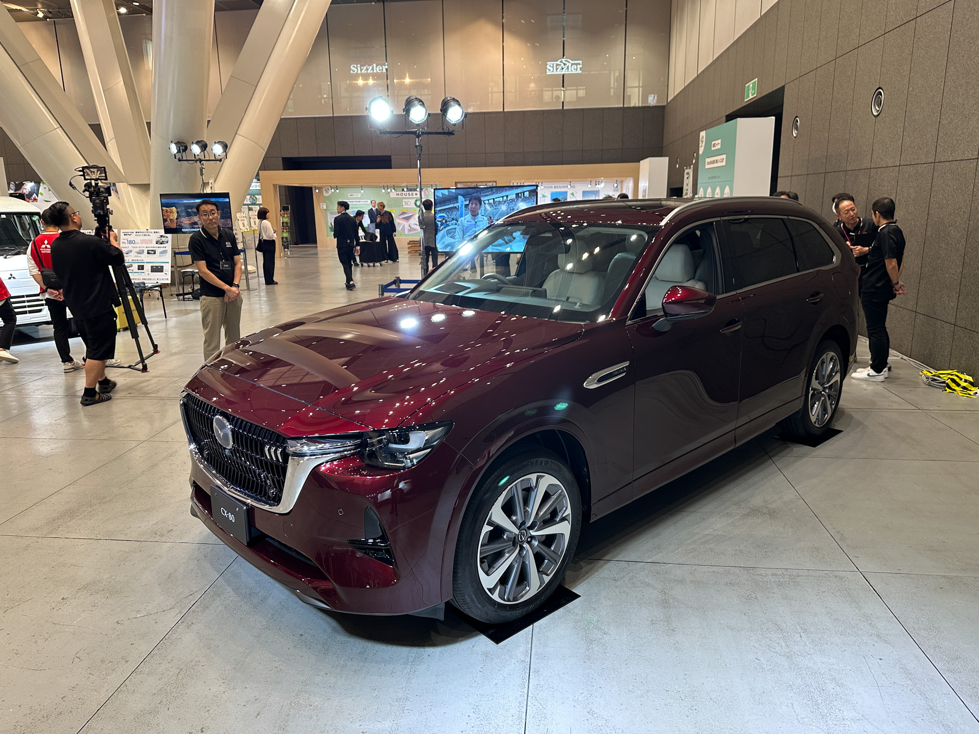 マツダはバイオ燃料を使用する「CX-80 Bio Diesel」を展示