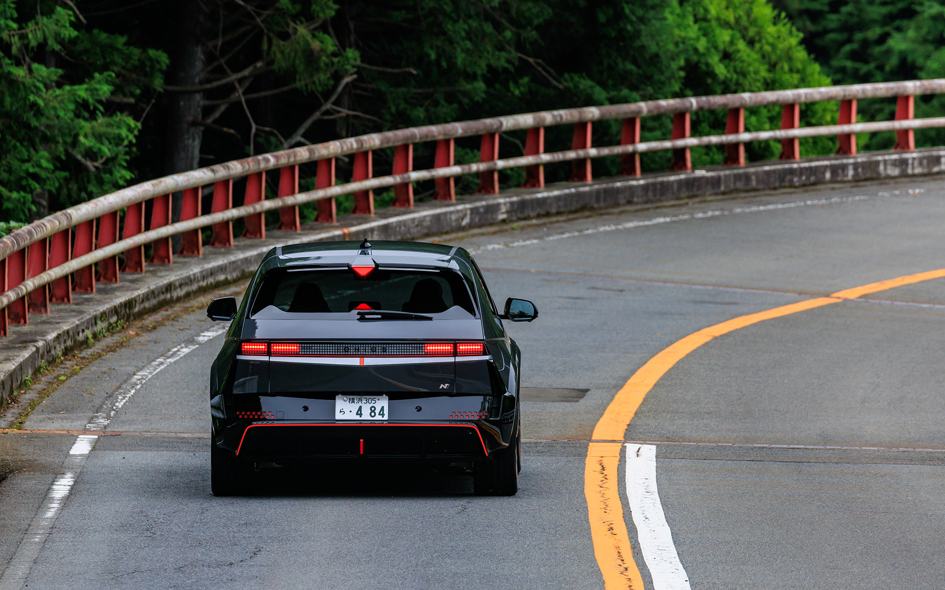 アイオニック 5 Nは「e-Shift」をONにすると疑似的に設定された8速をパドルシフトで操作できるのが面白い