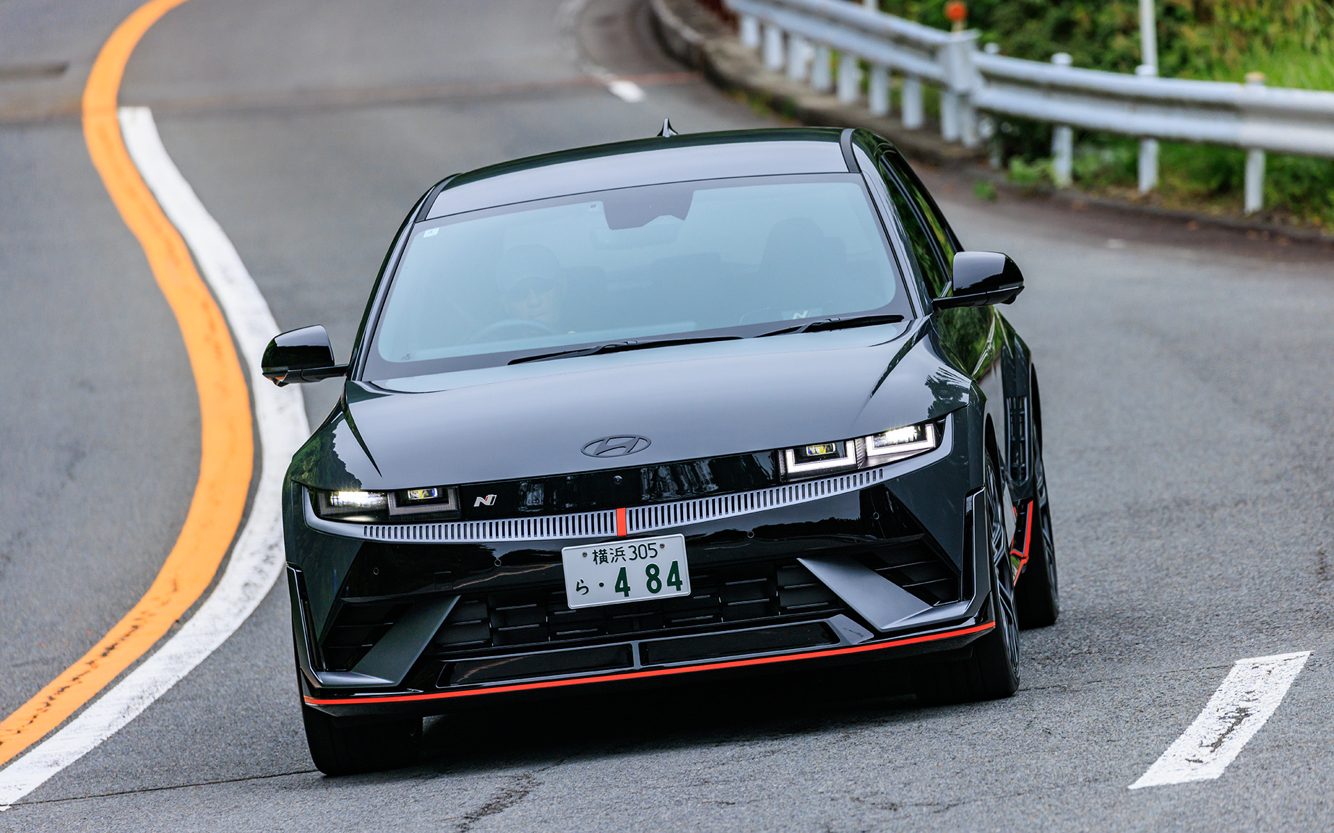 サスペンションだけでなく、ステアリングや電動LEDなどもドライバー好みに設定できる