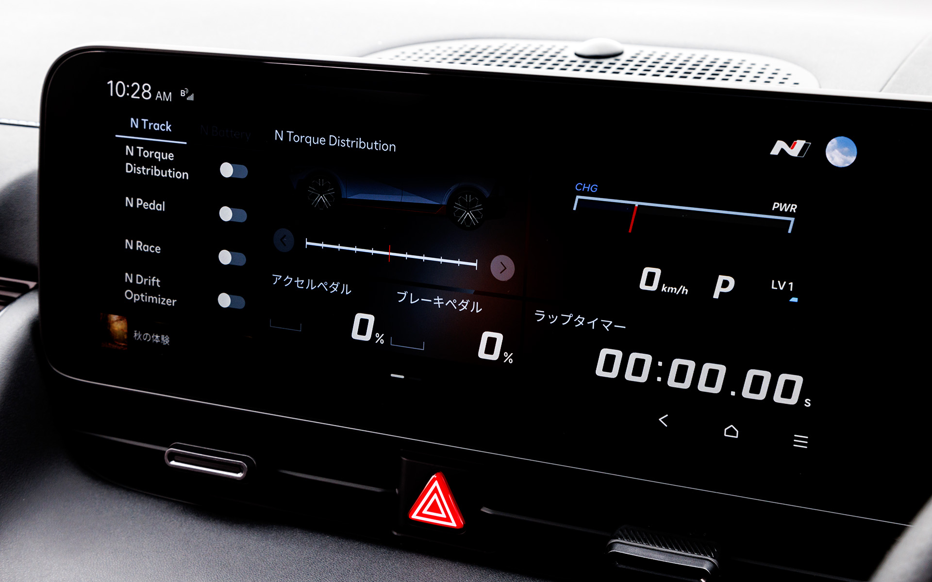 サーキット走行を前提にしていることもあり、タイム計測機能なども備わっている