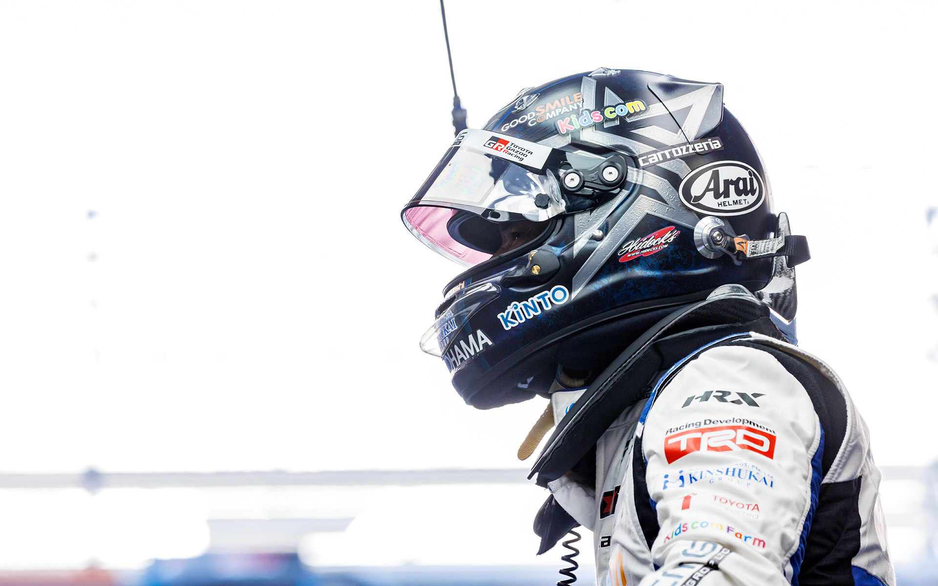 予選終了後、マシンから降りる小林可夢偉選手