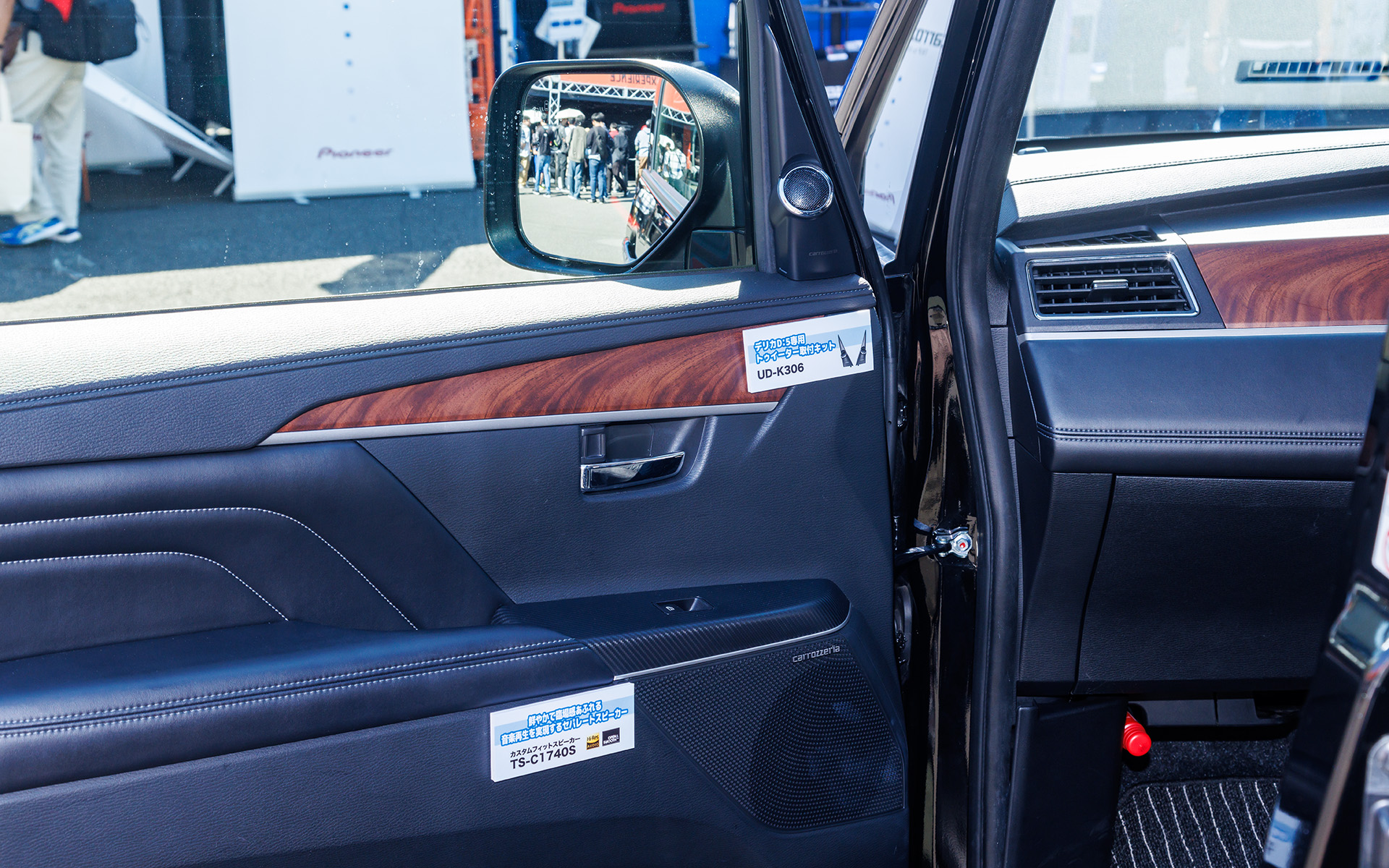 デリカ D：5にはサイバーナビを中心としたシステムを装着