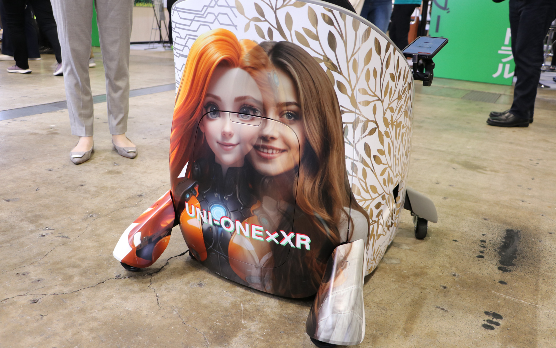 ジャパンモビリティショー2024のために特別な装飾が施されている