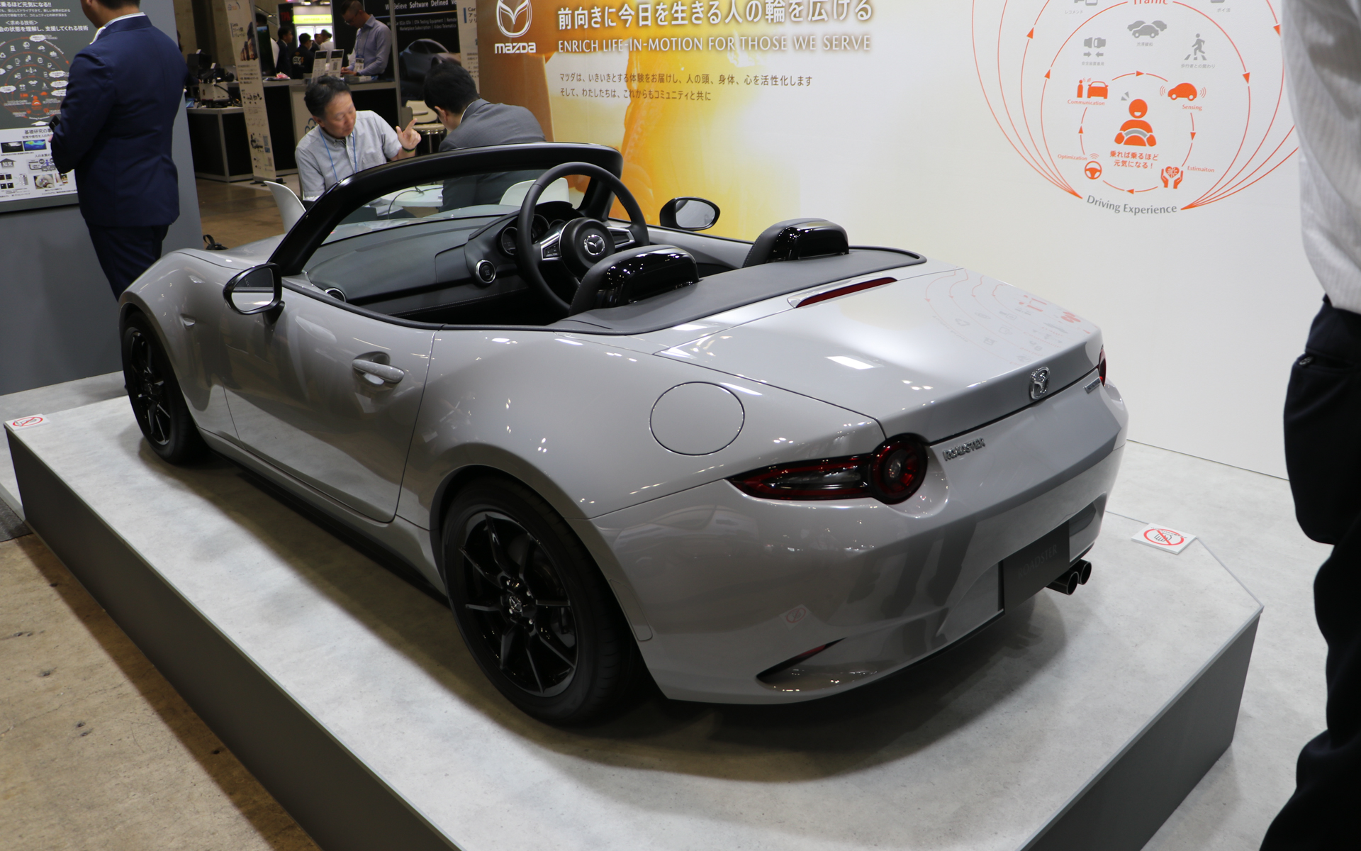 ステアリングだけ実車と同じもので、あとはワンオフの特注品という