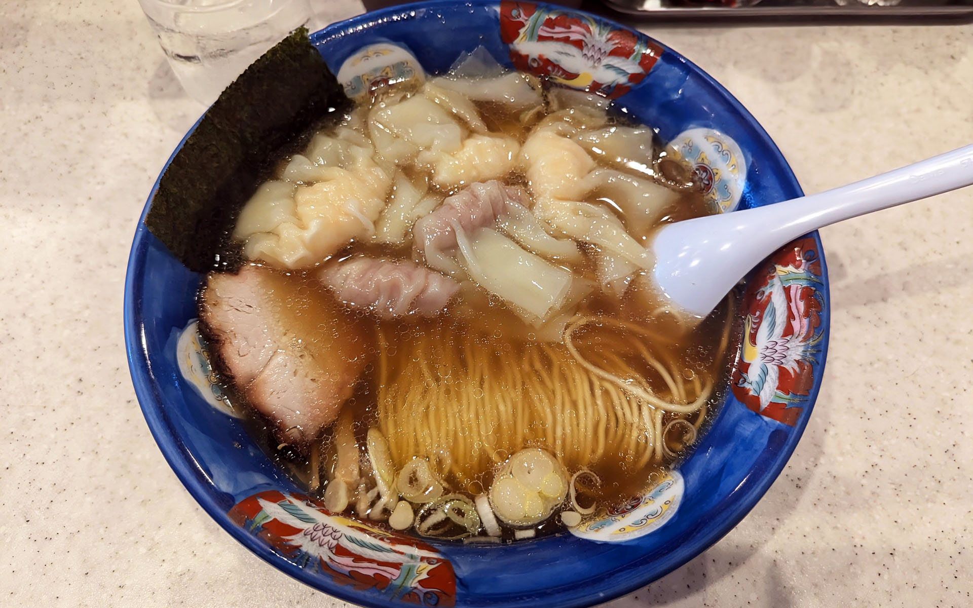 ずーーーーっと食べてみたかった、わんたん麺の名店のルーツになったというお店のわんたん麺を食べることができました。わんたんおいしかったぁ～～～～！