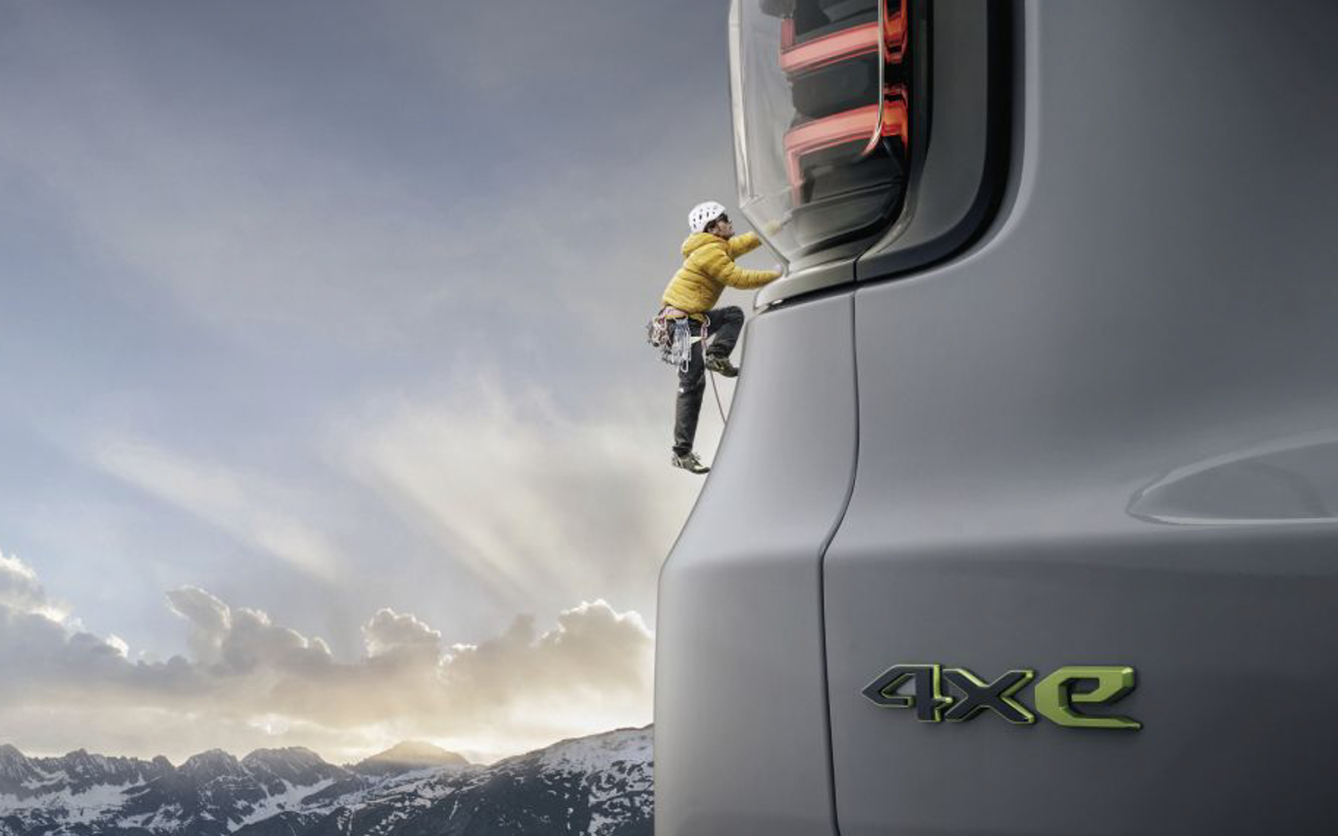 ジープは特別モデル「アベンジャー 4xe The North Face Edition」を発表した