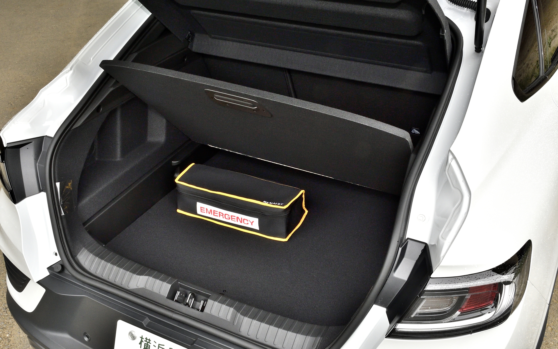 ラゲッジは十分な広さを確保