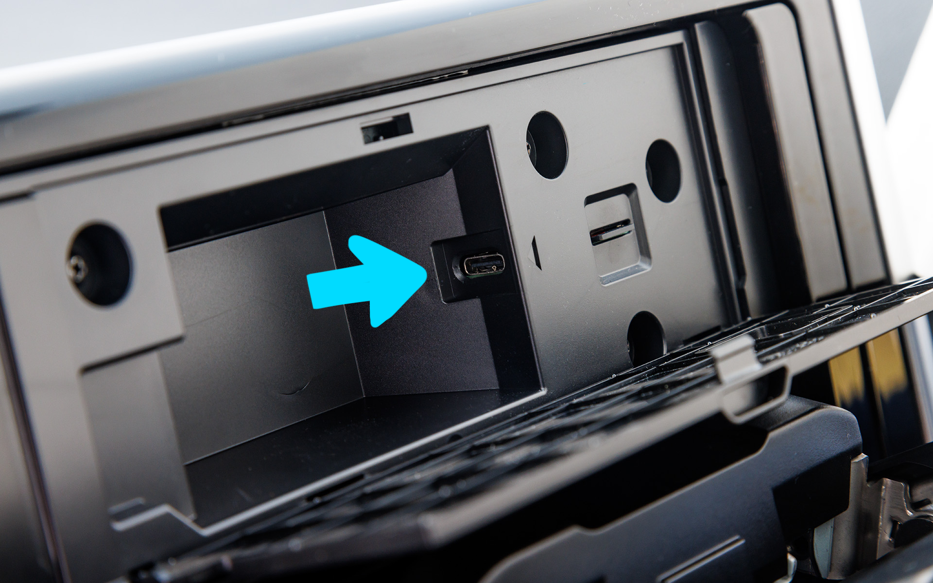 本体前面に新たにUSB Type-C端子を搭載しました