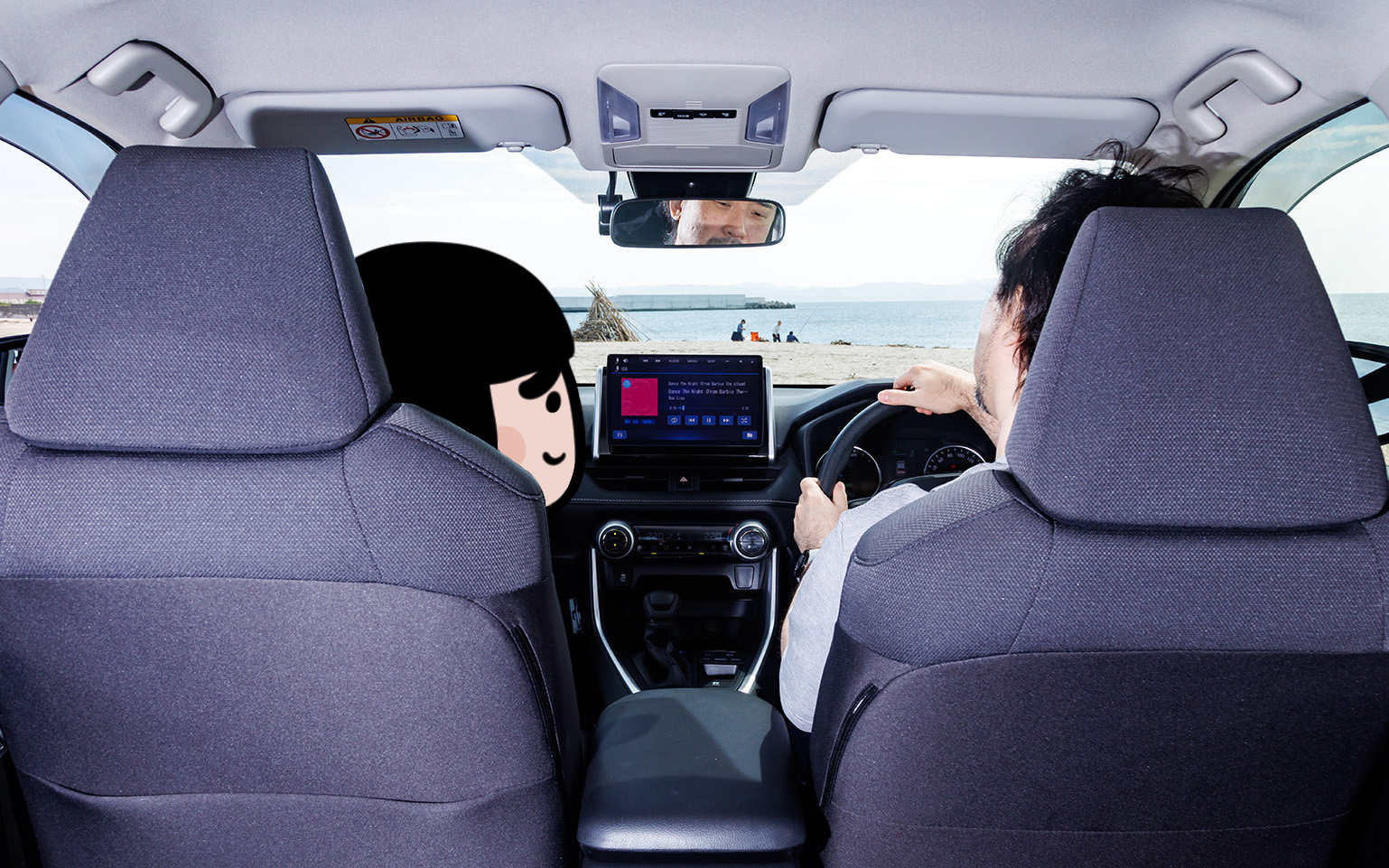 ストラーダのフラッグシップモデルを搭載したRAV4を走らせて海へ！