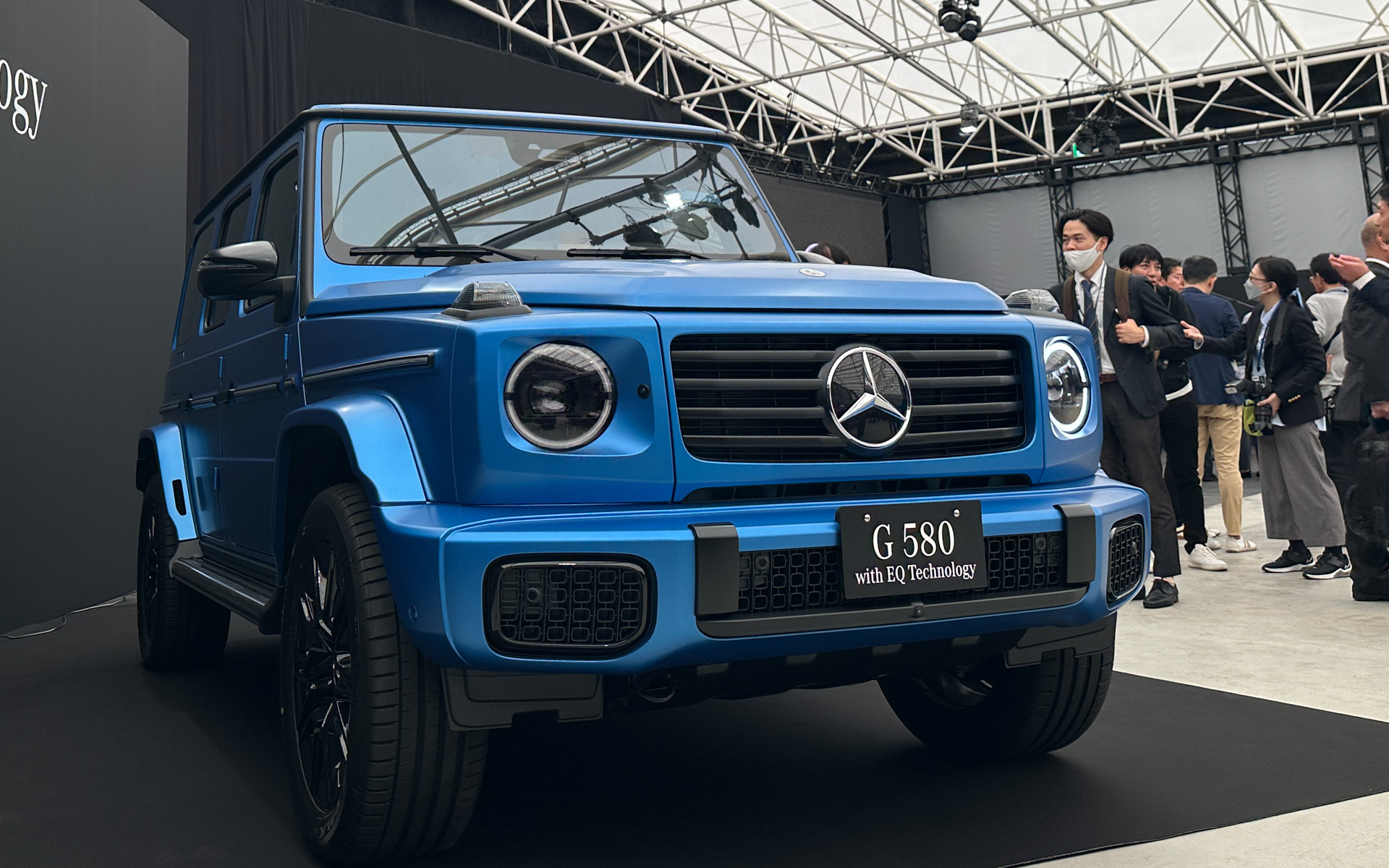 メルセデス・ベンツの新型EV「G580」発表会では「Gターン」が披露され、“スゴイ”とやられてしまいました