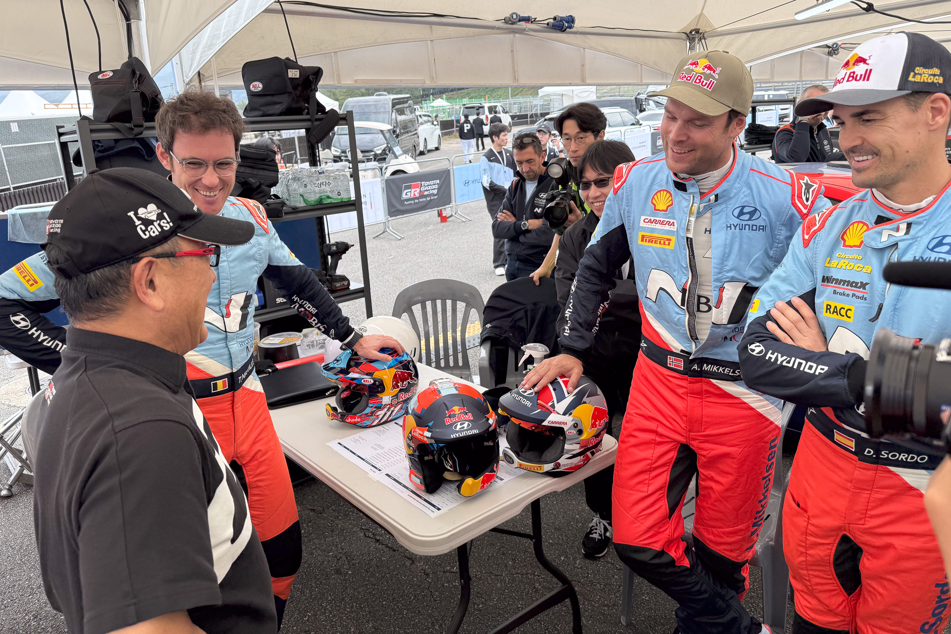 ヒョンデラリーチームのドライバーと語り合う豊田章男会長