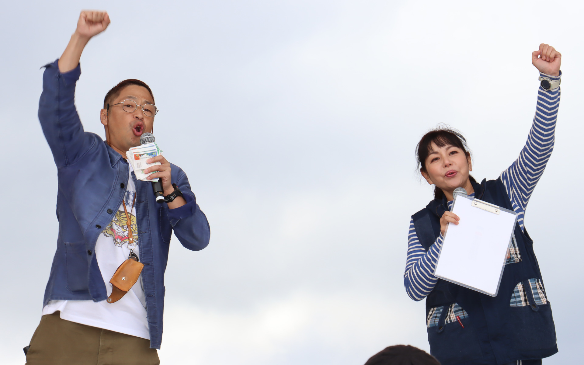 今年も安田団長（左）と竹岡圭氏（右）の2人が司会を担当