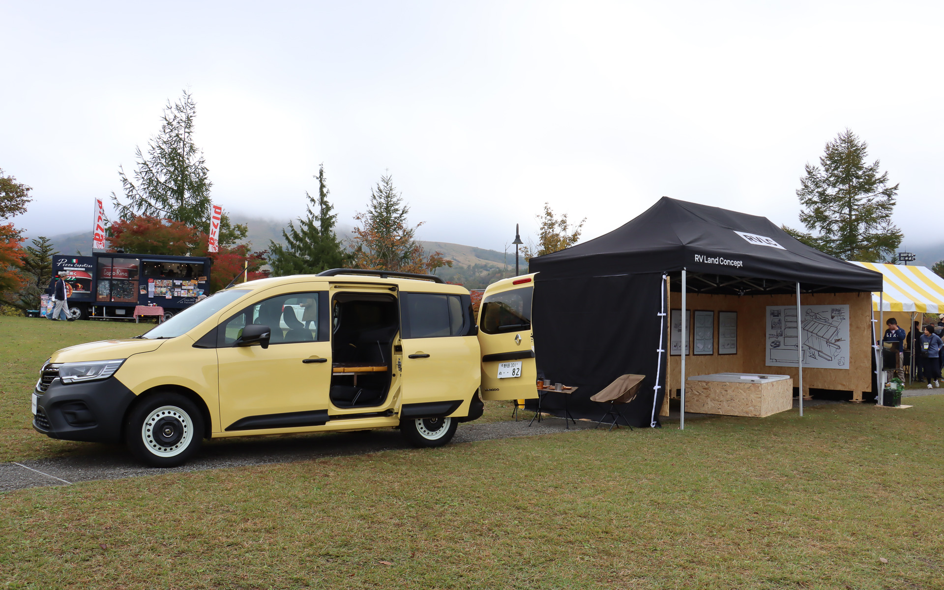 RVランド コンセプトのブースでは、新型カングーの純正アクセサリーとしてまもなく発売予定という「カングー3専用ベッドキット」について展示