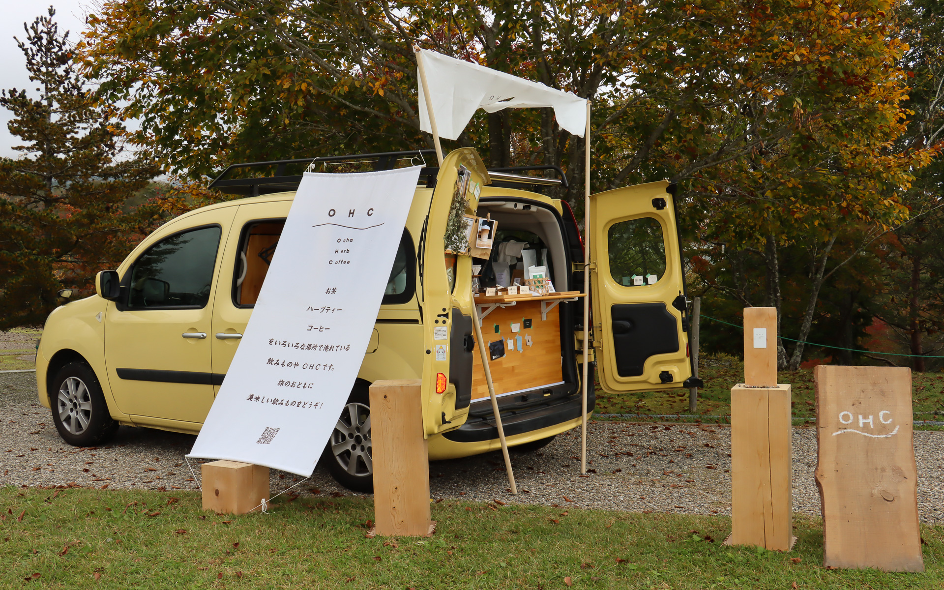 フードエリアのキッチンカーとしてもカングーは大活躍