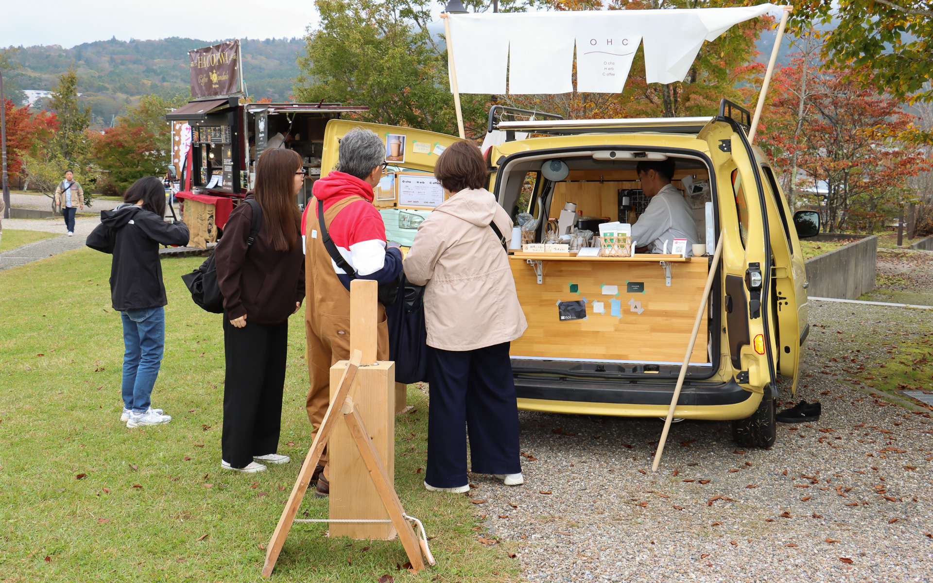 フードエリアのキッチンカーとしてもカングーは大活躍