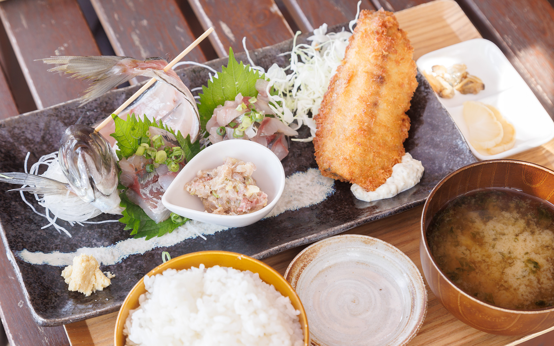 “おいしい”ともつながる新型ストラーダ。アジ尽くしの定食を食べて帰りました♪