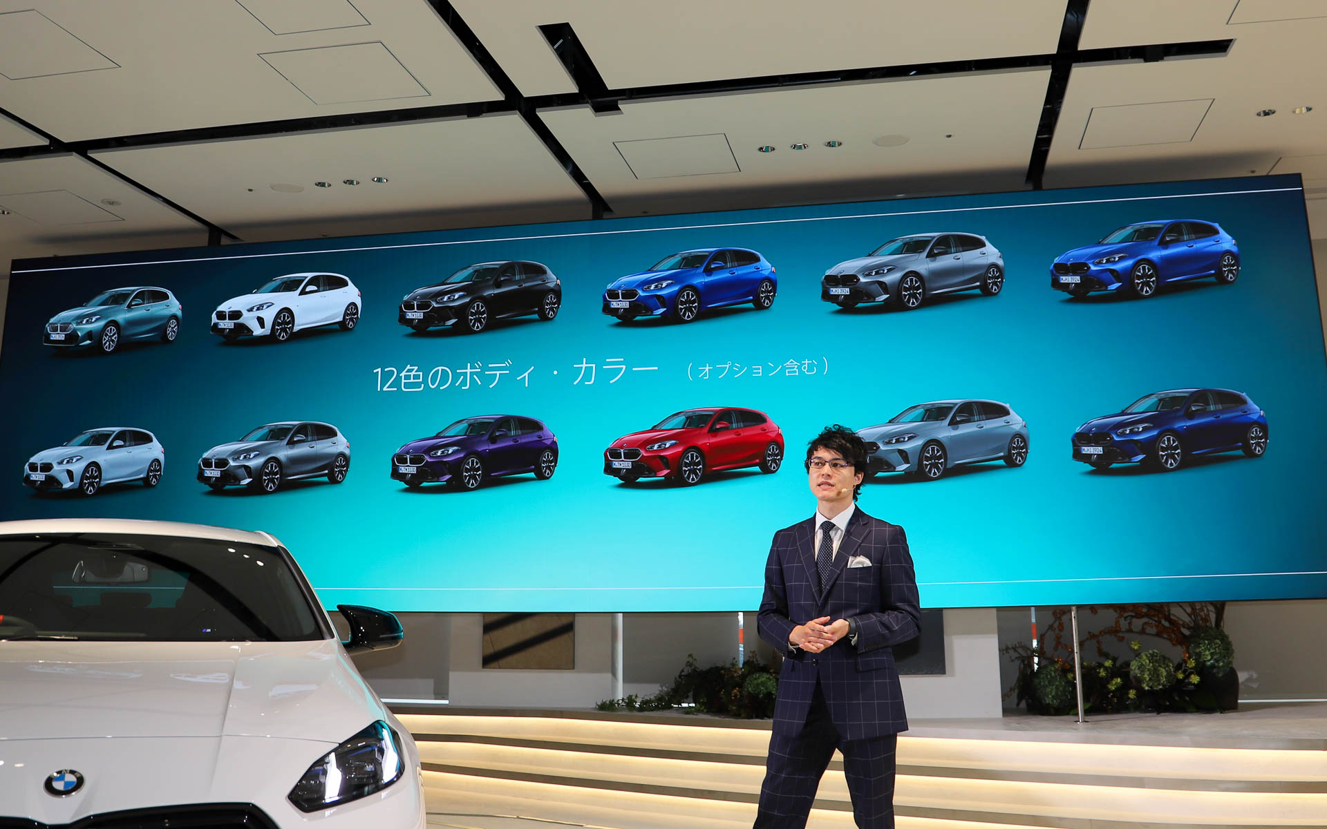 ボディカラーは12色をカタログカラーとして用意。BMW Individual Special Paintプログラムを利用することで、130色以上から選ぶこともできる