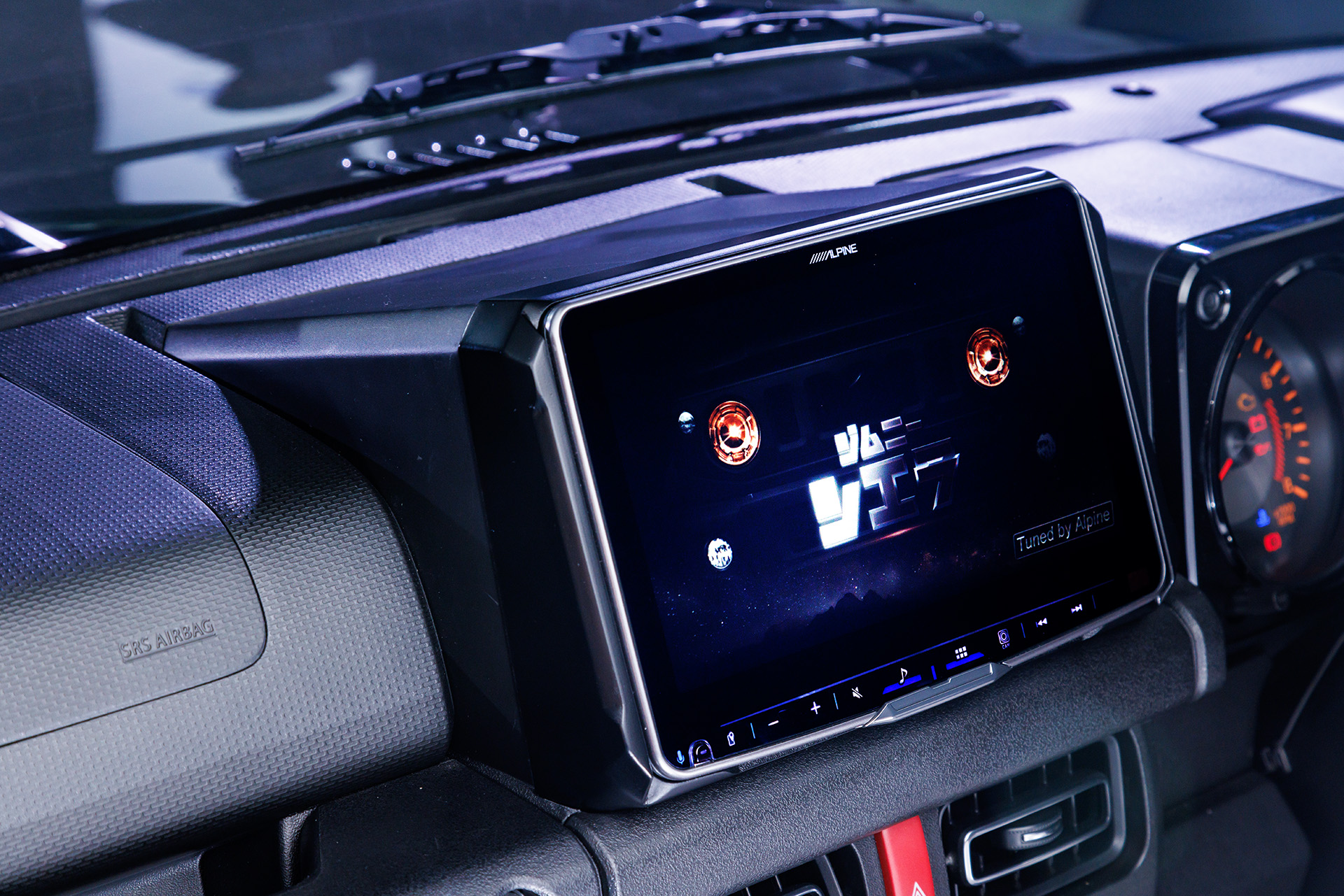 パーフェクトフィットはインパネにピッタリフィットした装着になる