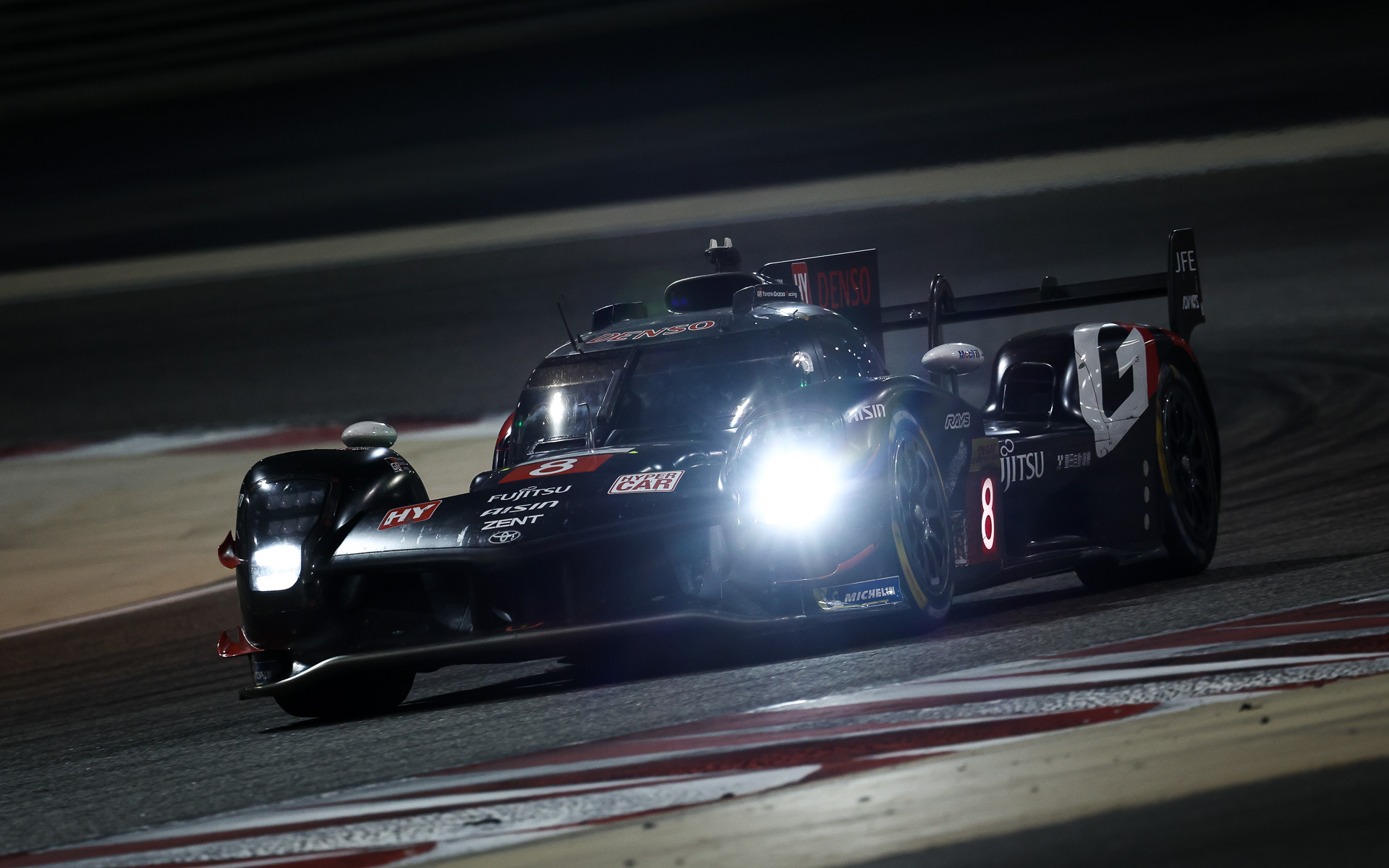 8号車が優勝したことにより、トヨタは6年連続でWECマニュファクチャラーズタイトルを獲得した