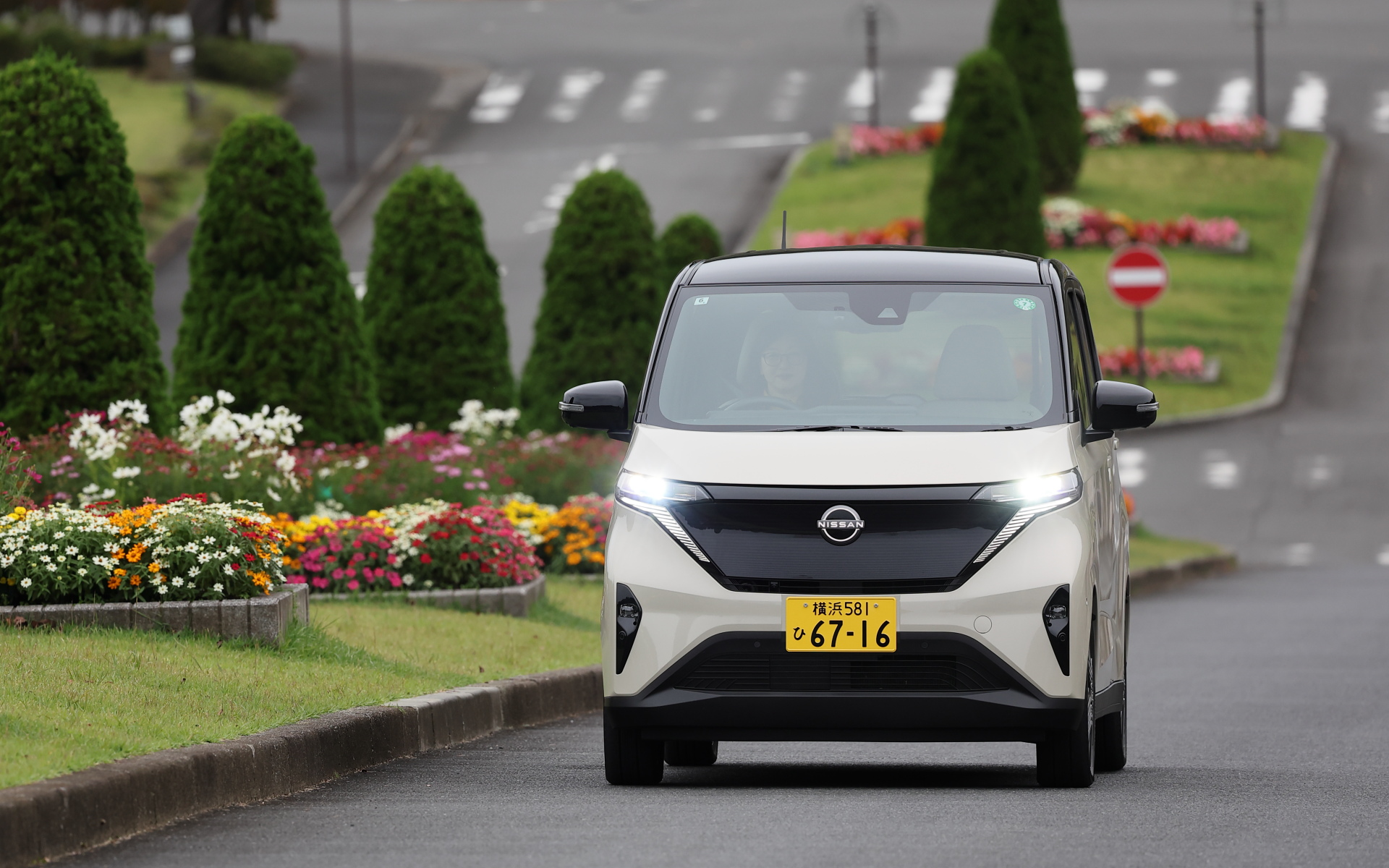 急勾配の坂道でもモーターの力でぐんぐんのぼります