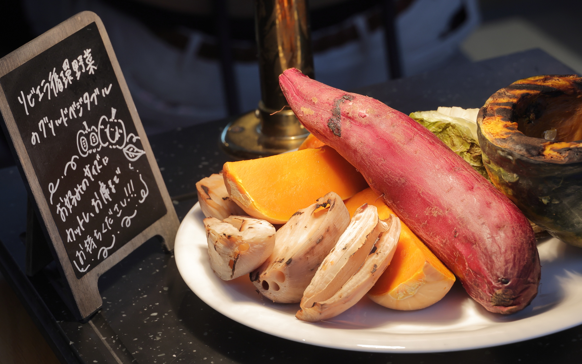 レストラン「マリブファーム 逗子マリーナ」は、「FRESH、ORGANIC、LOCAL」をコンセプトに掲げ、場内のコンポストを活用した湘南リビエラ循環野菜や相模湾の魚介類を使用したメニューを提供しているそうです