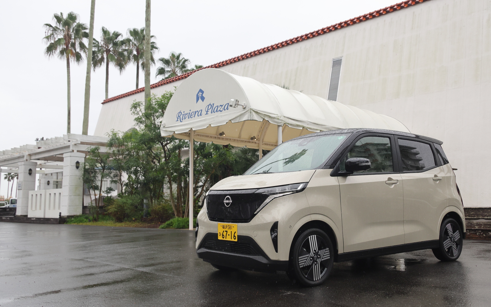 リビエラ逗子マリーナは、マリーナやホテルの運営をはじめ、レストラン＆カフェ、イベント会場、ウェディング、さらにプレステージ会員クラブ、舟艇販売、海洋葬、湘南エリアの不動産など、幅広く事業展開を行なっているマリーナリゾート企業