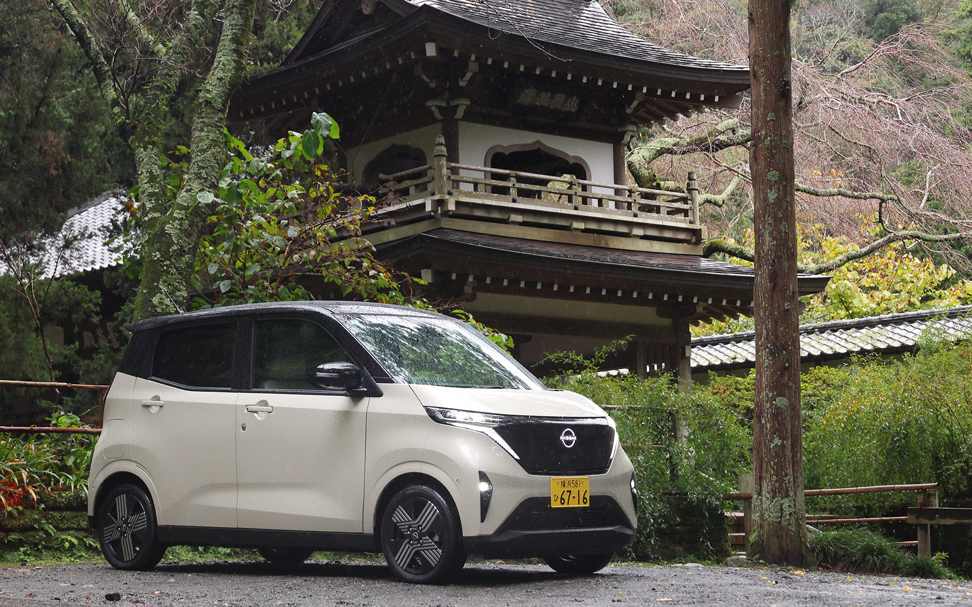 試乗車は上位グレードの「G」。ボディサイズは3395×1475×1655mm（全長×全幅×全高）、ホイールベースは2495mm。車両重量は1080kg（Xグレードは1070kg）、最低地上高は145mm、最小回転半径は4.8m。ボディカラーはフローズンバニラパール×ブラックの2トーン