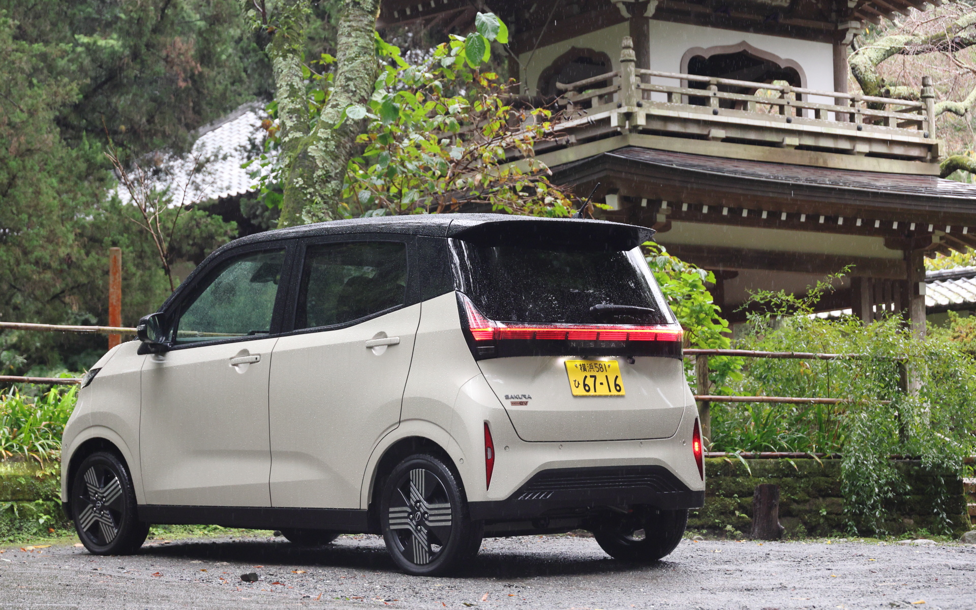 搭載されるモーター（MM48型）は、最高出力47kW（64PS）/2302-10455rpm、最大トルク195Nm/0-2302rpmを発生。総電力量20kWhのリチウムイオンバッテリを積み一充電走行距離は180km（WLTCモード値）